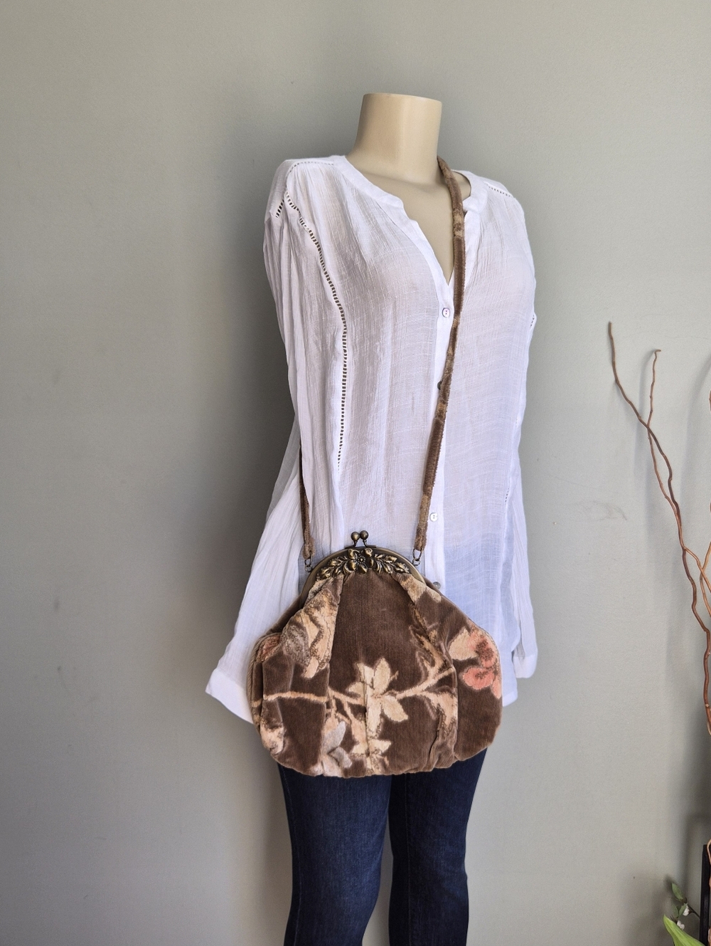 Vintage Carpetbag Brown Velvet Floral Crossbody Bag - Picture 3 of 14